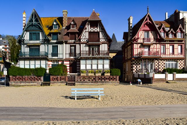 Maisons typiques et plage de Deauville